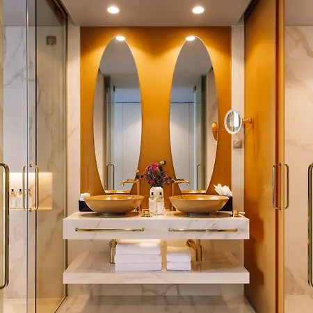 The Reserve - Within Savoy Palace - The Leading Of The World פונשל
